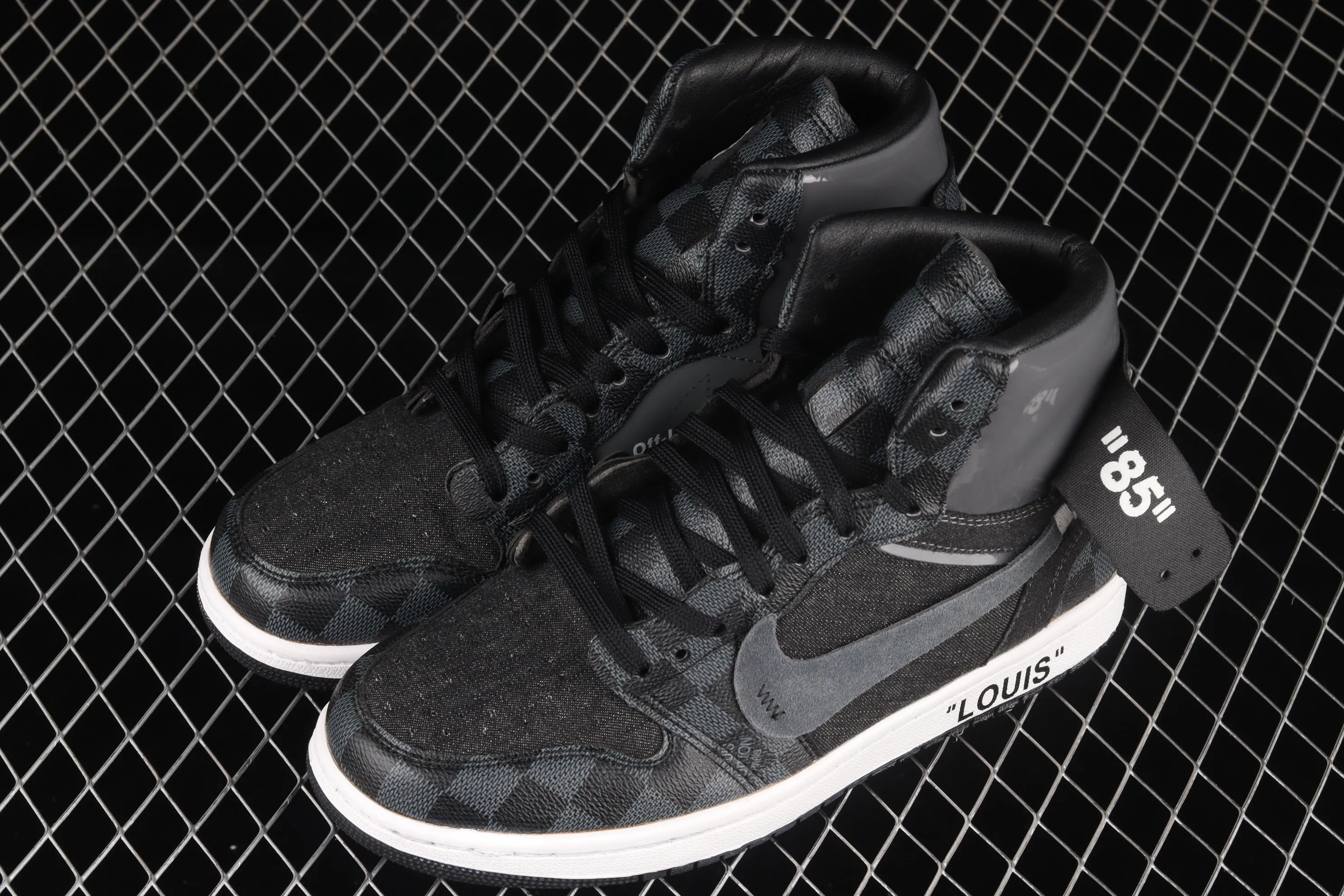All Categories Air Jordan Jordan Series Basketball Shoes Air Jordan 1 High Donkey Brand x Air Jordan 1 AJ1 Joe 1 Donkey Brand Co-branded Custom Model #With Presbyopia Suitcase Made of Leather, Exclusive Logo Covered Shoe Body, Very High Style